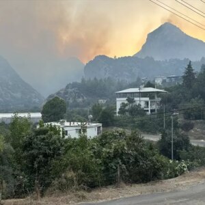 mersinde orman yanginina mudahale devam ediyor zyqV48Qx