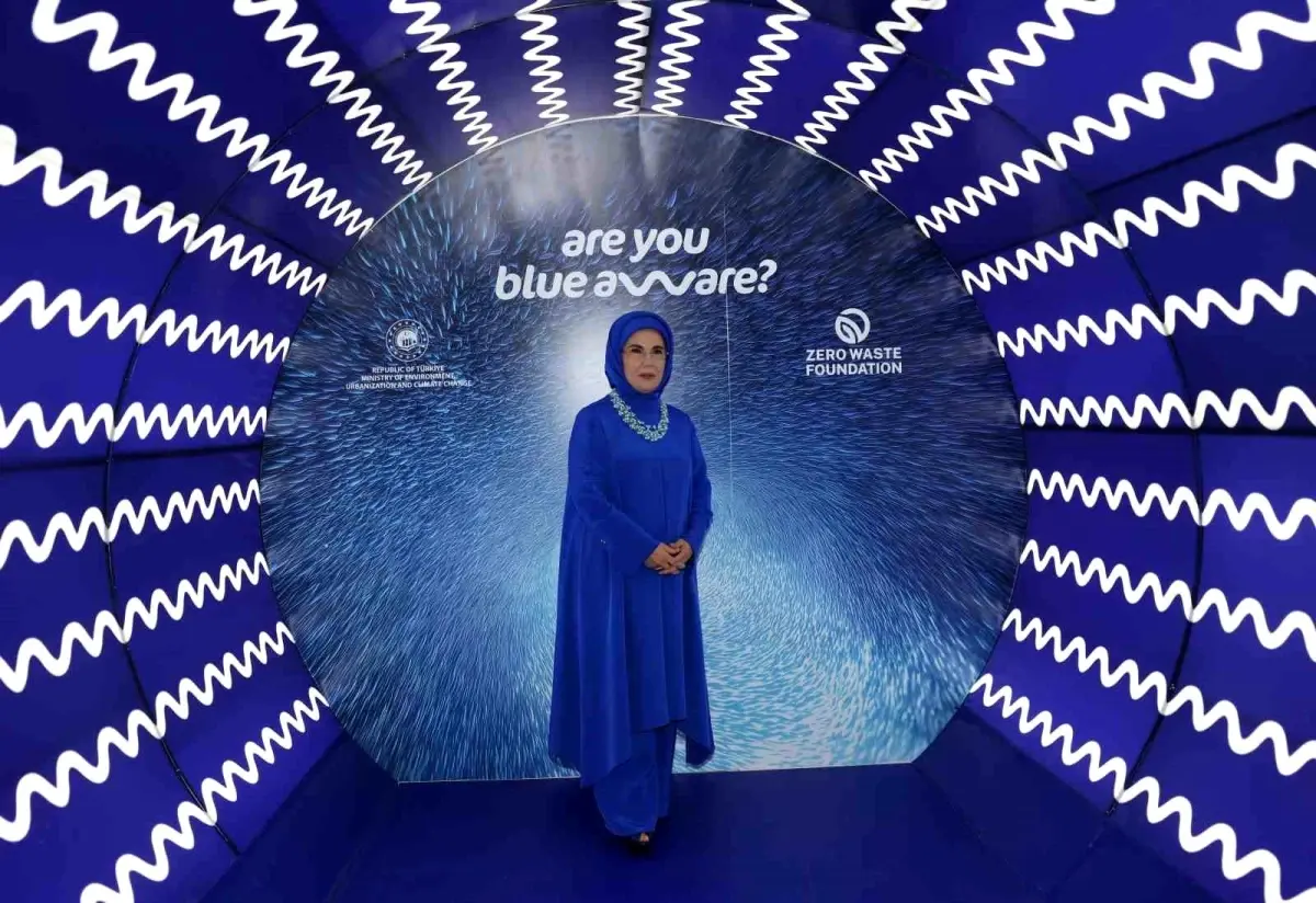 emine erdogan elde ettigimiz her basarida insanligin refahina katki sunmanin kelimelere sigmayan mutlulugunu yasiyoruz eRZKVxhv