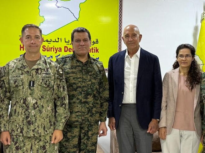 abdnin suriye ozel temsilcisi barrack teror orgutu pkkypgnin elebaslarindan sahin ile gorustu eWYa3SNg