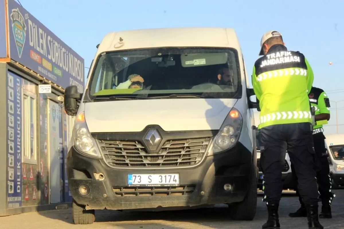 cizrede okul servislerine guvenlik denetimi BYzTqFpl.jpg