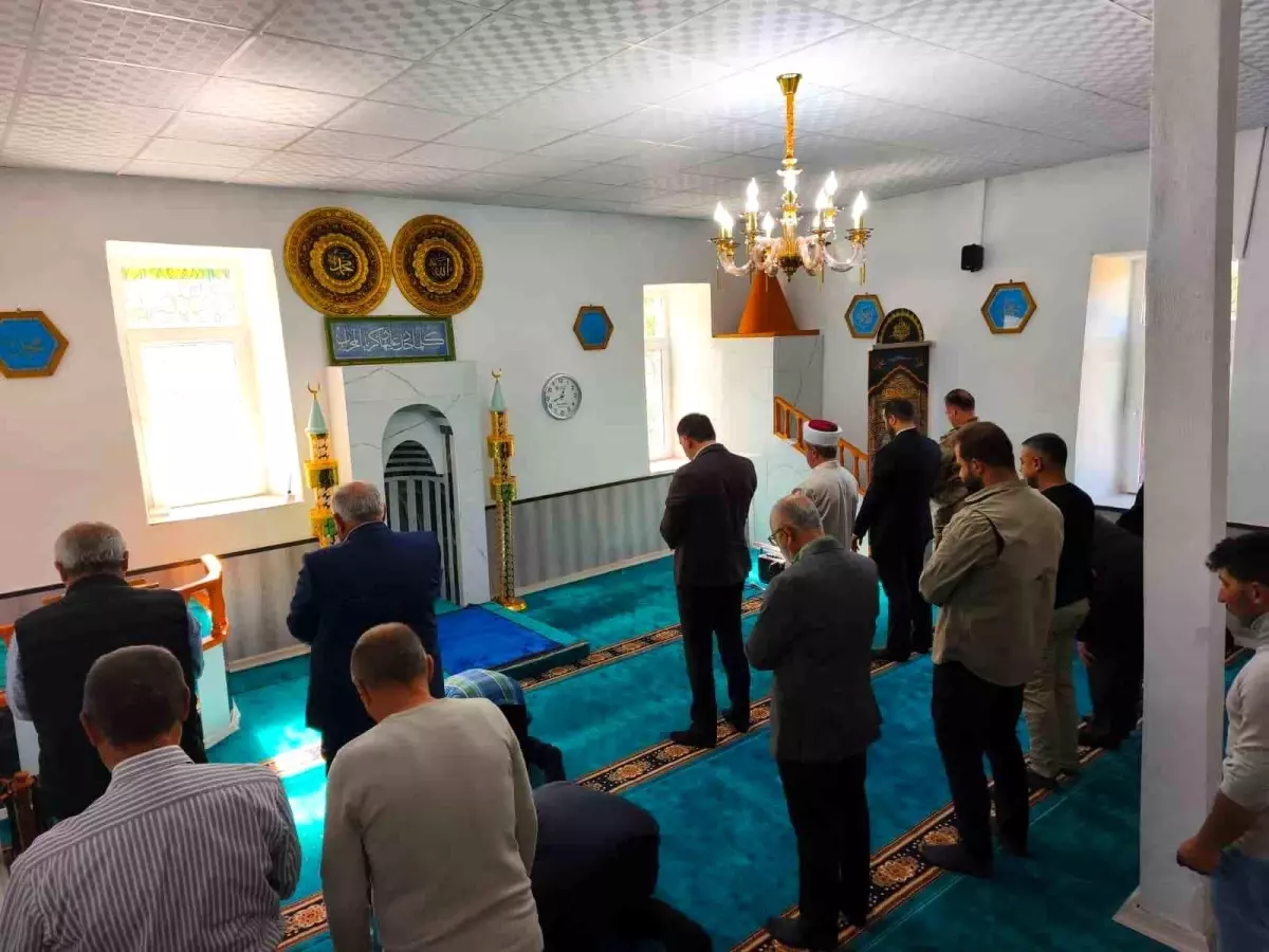 tuncelide onarilan cami yeniden ibadete acildi OuQvsbMW.jpg