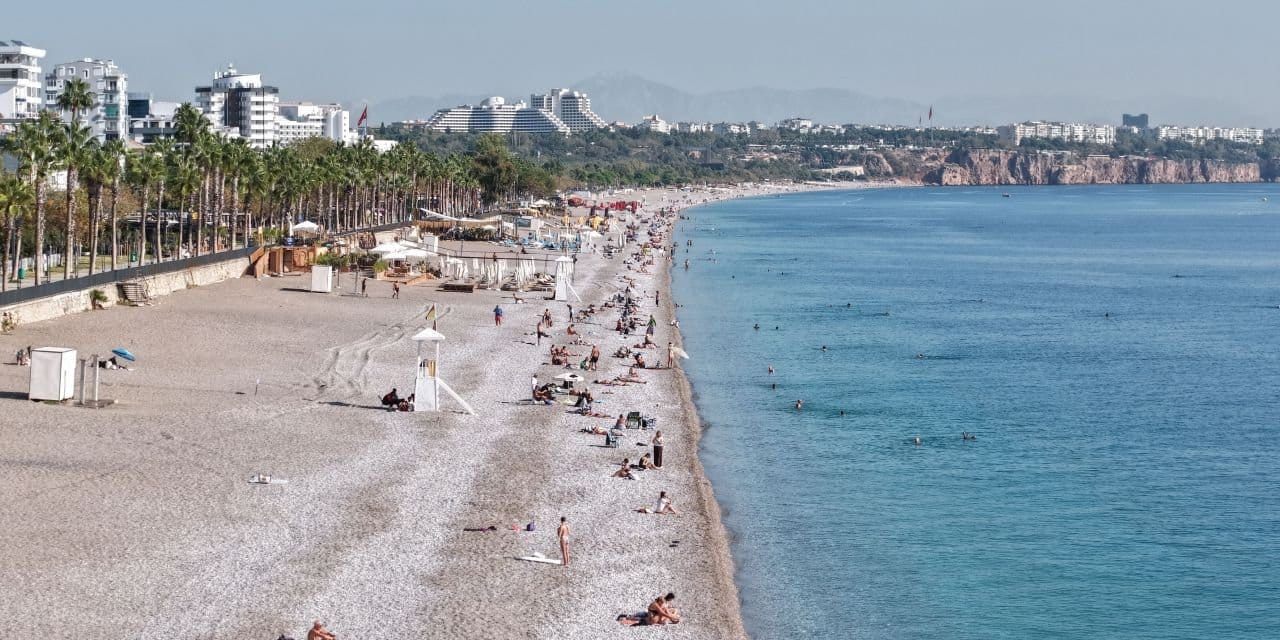 antalyada yaz bitmedi sahiller doldu tasti YGzpUyc9.jpg