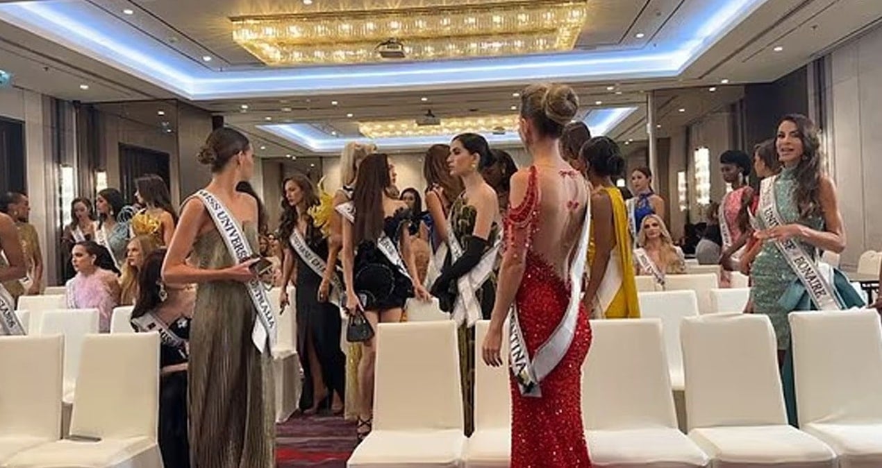 kainatin en guzel kadini salonu apar topar terk etti m42xfISz.jpg