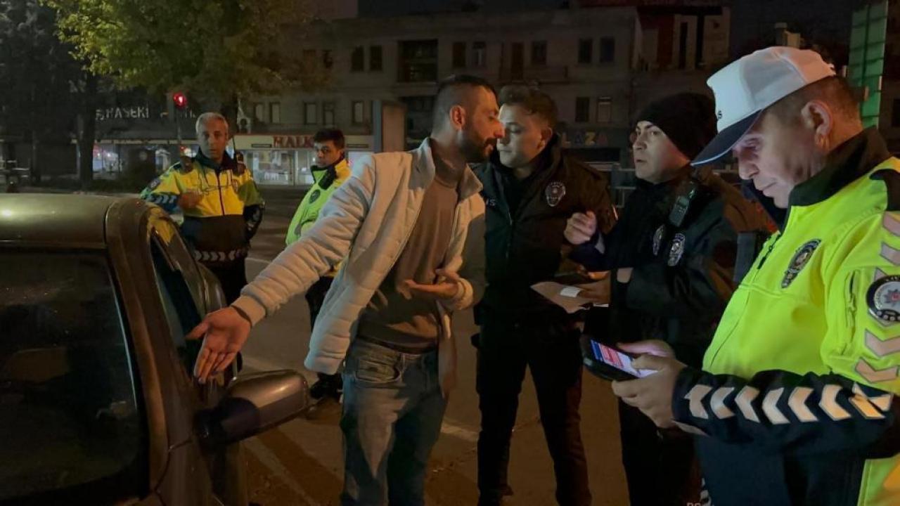 kimlik isteyen polise sosyal medyasini acti BJUya97X.jpg