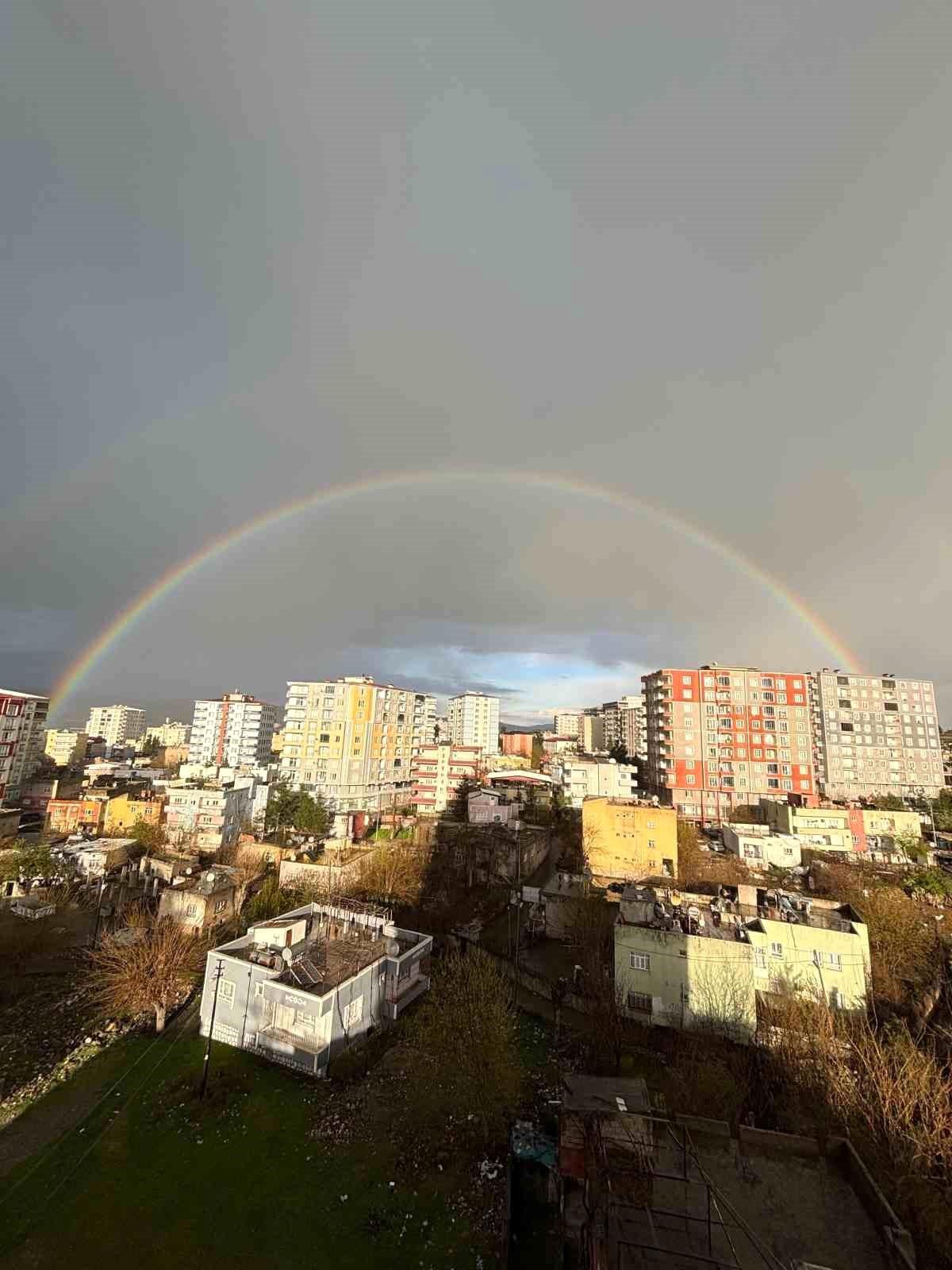 Kurtalan’da Yağmur Sonrası Gökkuşağı Büyüledi