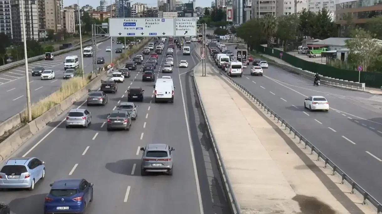 İstanbul’da Pazartesi Trafik Sıkışıklığı Zirveye Çıktı